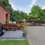 Reit- Und Alte Dorfschule