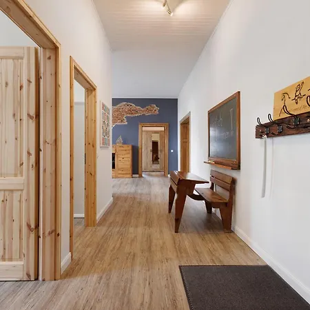 Reit- Und Alte Dorfschule Holstenniendorf