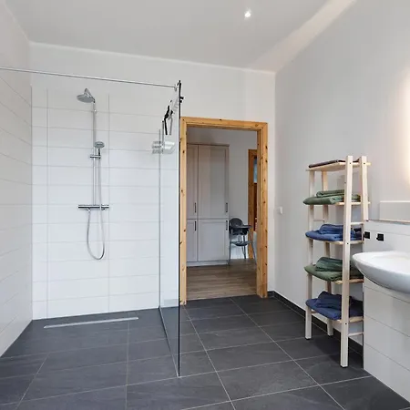 Reit- Und Alte Dorfschule Holstenniendorf