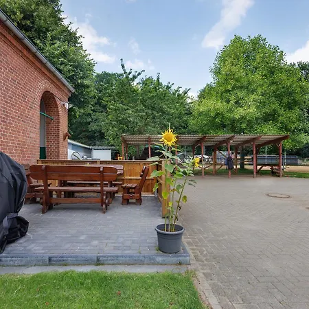 Reit- Und Alte Dorfschule